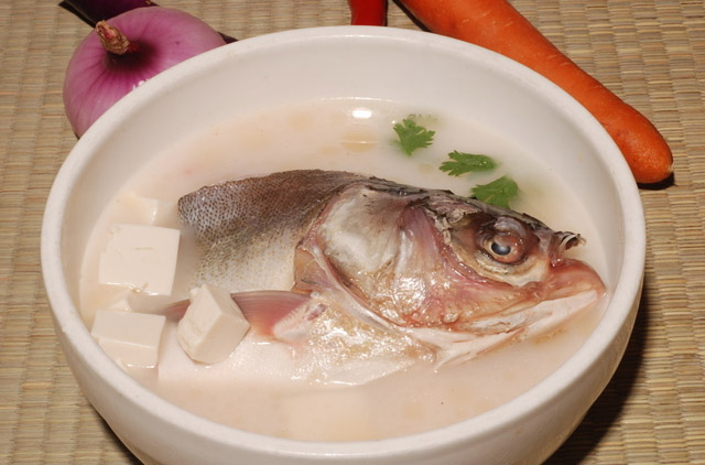 魚頭燉豆腐,美味互補營養(yǎng)更好